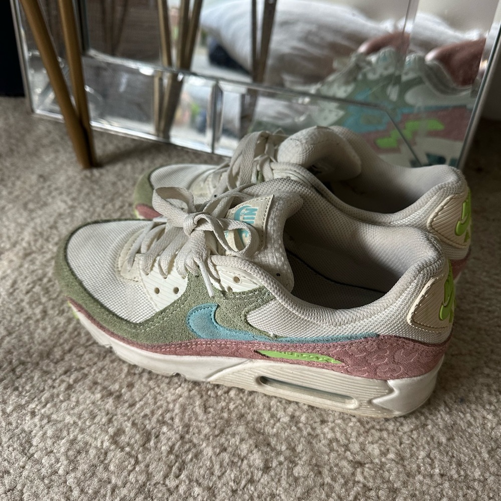 Size 8 Nike shoes!